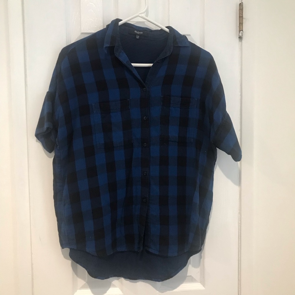 Black and blue plaid shortsleeved shirt